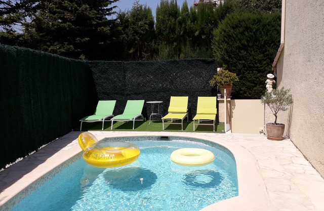 Pretty villa with private pool, garden, air conditioning and parking, Cagnes/mer