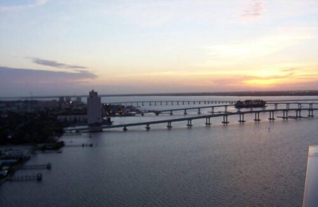 ** GOTA DE PRECIOS ** Especiales mensuales ** Penthouse Waterfront
