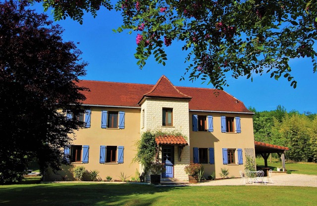 Prices reduced!! Private House with Pool. 'Golden Triangle' of the Dordogne.