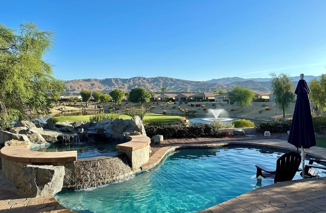 Summer rates!Beautiful Private Pool with an Island View