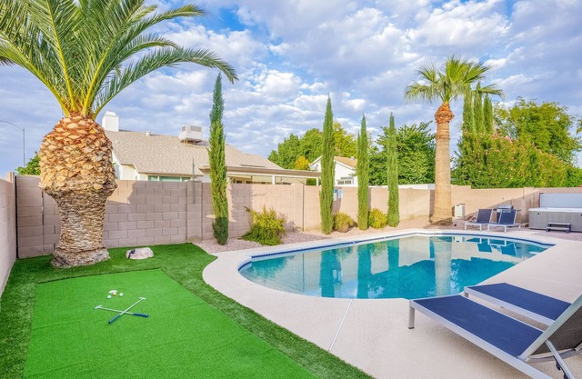 Venta flash, ahorre más ahora, piscina climatizada, bañera de hidromasaje, putting green, conserje privado