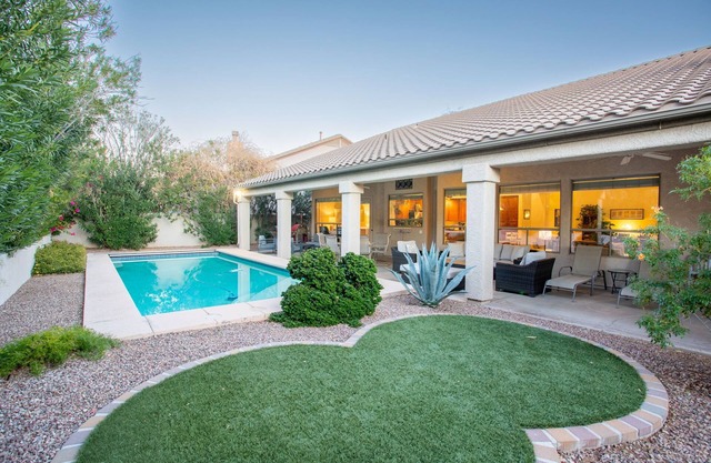 Pristine Rancho Vistoso Estate con una piscina privada