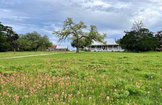 Private 5-acre Retreat Perfect For Weddings, Family Reunions & Corporate Events!