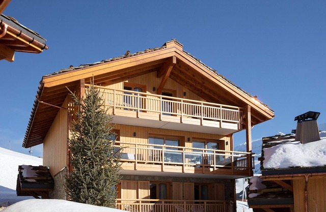 Private and modern chalet in the heart of Alpe d'Huez.