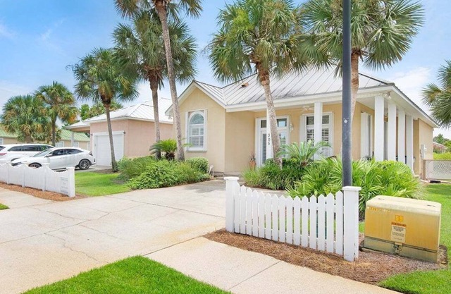 Gated Community Pools Golf Cart Private Beach Access | Relax at Coastal Cottage