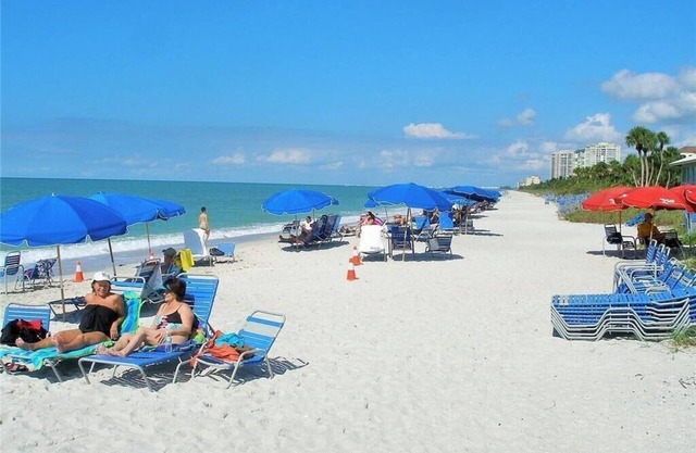 Private beach on the Gulf of Mexico -Resort style pool -5 star restaurants