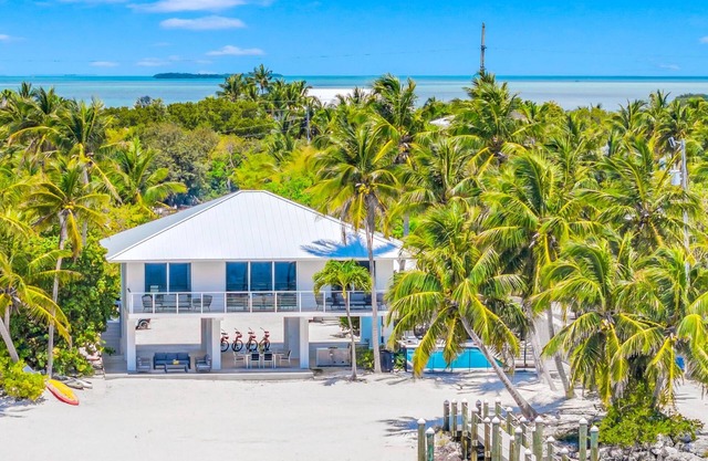 Beach Residence / Private overwater dock / Heated Pool / Mahi Key