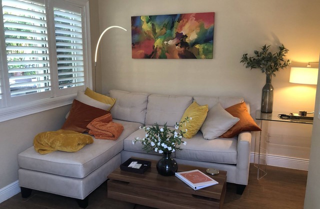 Private bedroom + den suite - shared pool/garden in the heart of Fort Lauderdale