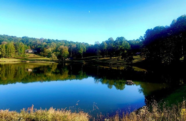 PRIVATE ! Charming Lake house on 20 acre private lake with sunset vi