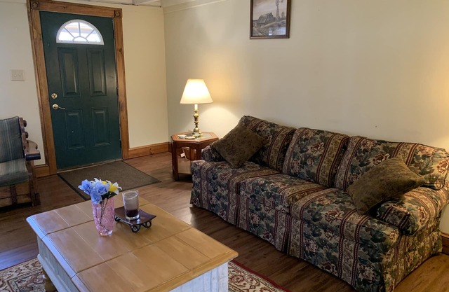Private cottage on Susquehanna river Very private !!