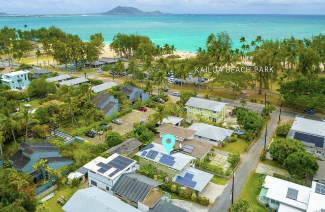 Private Cottage Steps to Kailua Beach! Air-conditioning, parking & washer/dryer