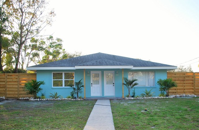 private duplex- across from canal & 5min to boat ramp
