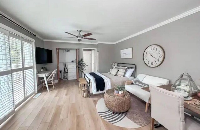 Private Entry Elegant Quiet Safe Cozy Studio Suite