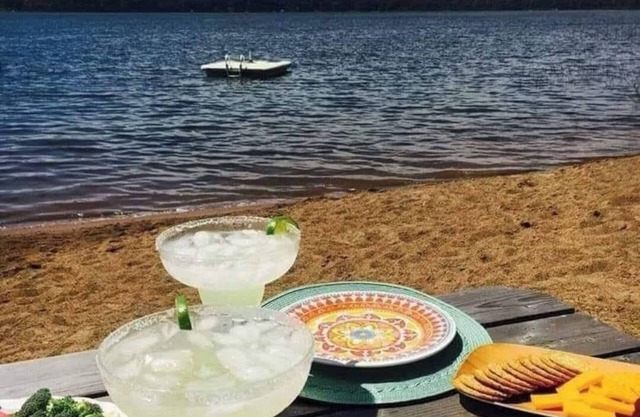 Privado, cabaña familiar, con gran playa de arena para 12 personas