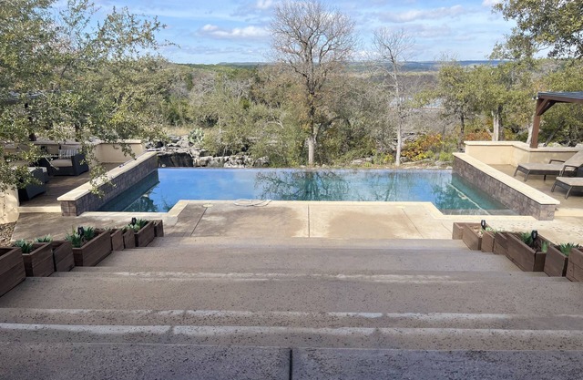 Private Hilltop Hideaway w/ resort pool & Outdoor Living