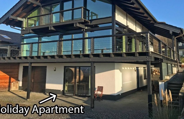 Apartamento privado de vacaciones en Hunsrück con una maravillosa vista al valle y sauna de cedro