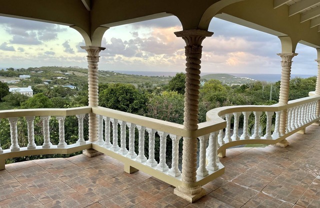 Private home, mid island, north side with a magnificant seaview.