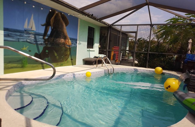 Private Home: Heated Pool, Mini Golf, Luxury Stay!!