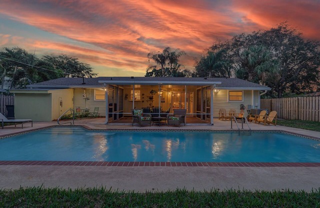 Private Home with Beautiful Backyard & Pool Close to Beach in Palm Beach Gardens