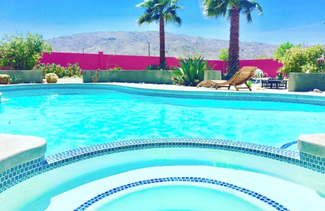 Private Hot Tub & Pool/ Resort
