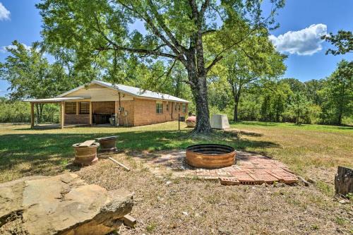 Private Hot Tub and Yard Secluded Broken Bow Home!