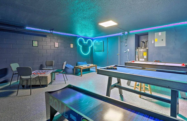 Hot Tub & Game Room: Family Home Near Disney!