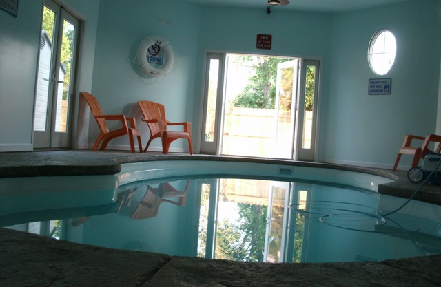 Privado-piscina cubierta, 9BR y 6bth, 3 blks fr playa y vida nocturna también!