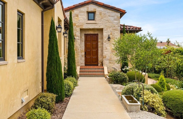 Private Mediterranean Villa Close to the Beach and Mountains!