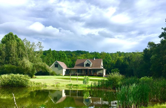 Finca moderna y privada en 50 acres a minutos de Elk Mountain Ski Resort para 22 personas