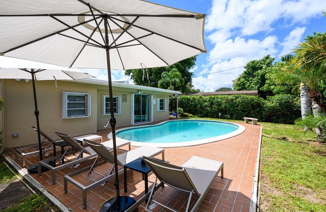 Private Oasis in Hollywood 3 bedrooms with Pool