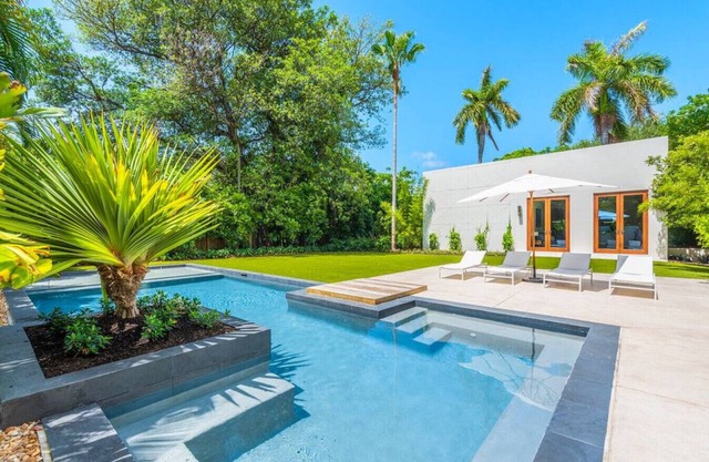 Private Oasis with Pool sleeps 12, Brand new !
