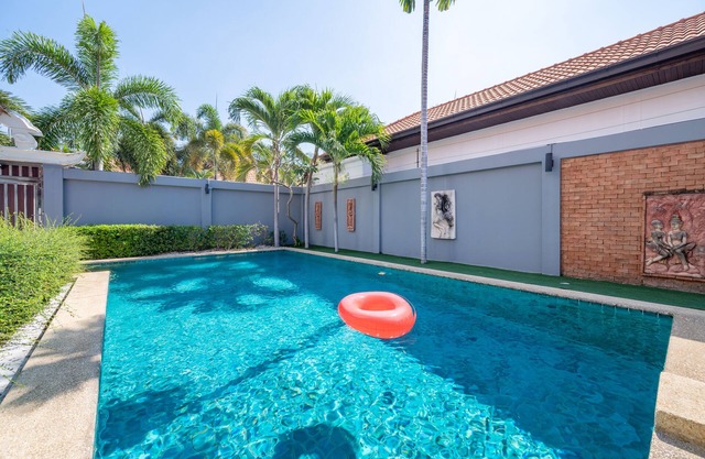 Private pool 3BDR villa beach at 200m