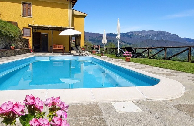Casa recientemente renovada con piscina privada y vistas impresionantes