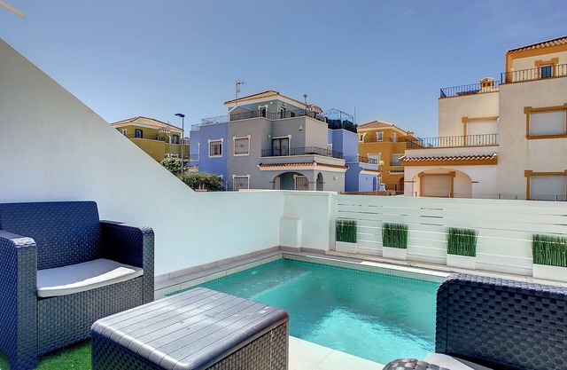 Piscina privada, sala de juegos, wifi, Netflix