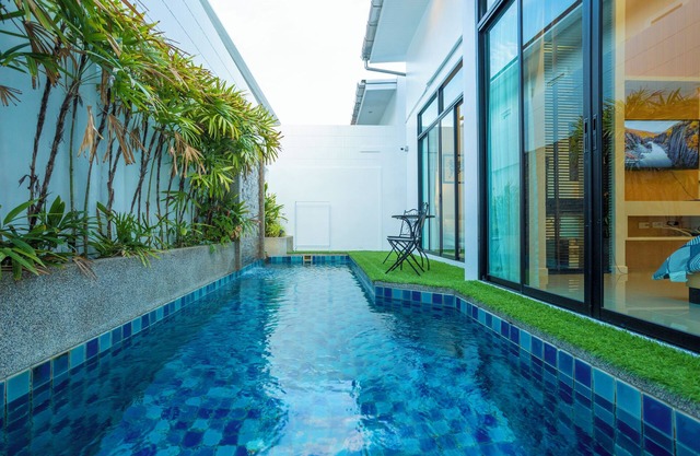 Private pool great location v144