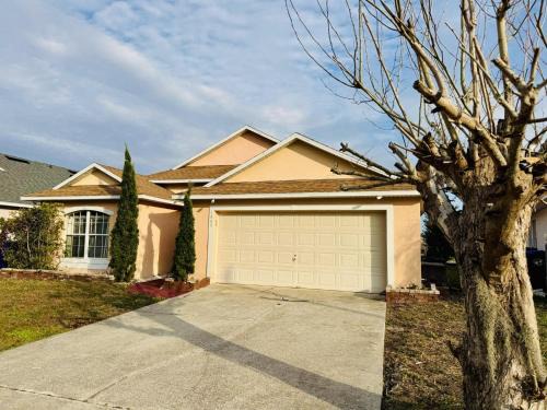 Private Pool House With Lake View, Near All Famous Attractions!