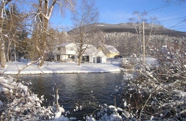 River Waterfront BattenKill Kayaker & Fly-fisher DREAM home