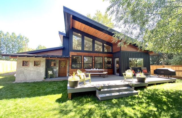 Private Riverfront Retreat