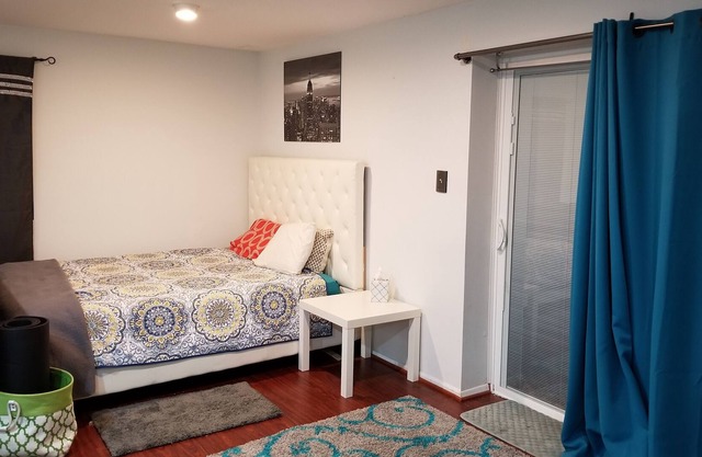 Estudio privado de lujo con espacio de trabajo cerca de BWI, DC, Baltimore