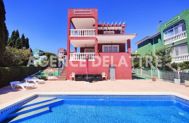 Magnifica Villa privada , 4 dormitorios, 2 baños, piscina, barbacoa, Wifi