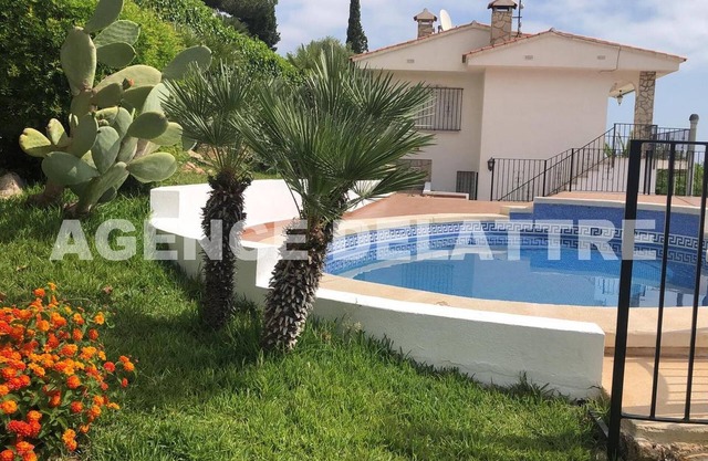 Villa privada con piscina, 4 dormitorios, 2 baños, aire acondicionado