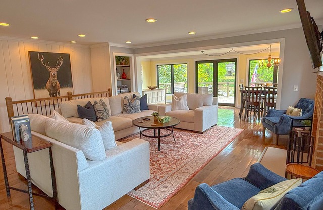 Dream vac-stay-cation! 1 acre, WATERFRONT, pets welcome & more!