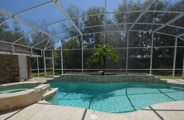 Arbolado privado 1 Acre Estate w / minutos de piscina de Daytona Beach Speedway / Playas