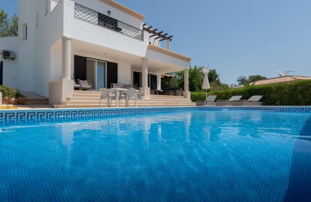 Encantadora villa de 4 camas en Club Albufeira con piscina privada, wifi gratis y aire acondicionado