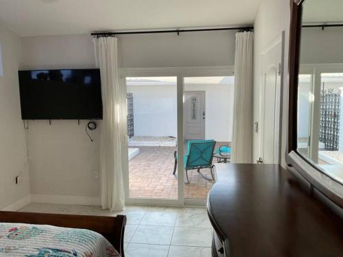 Punta Gorda Getaway - Close to the airport and downtown