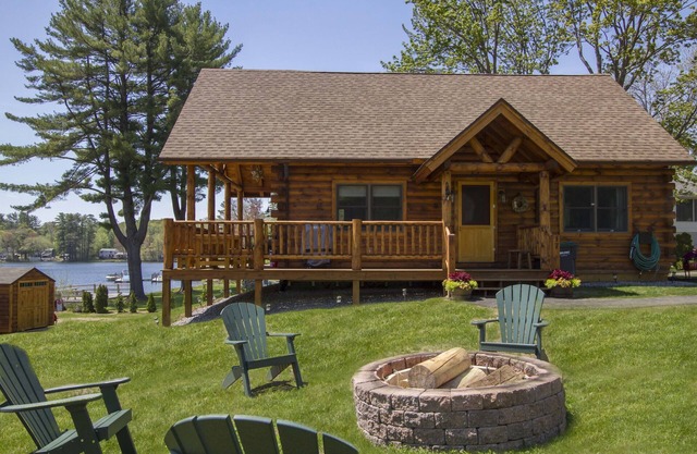 Log Cabin de lujo Lago Winnisquam pvt playa, embarcadero, cocina al aire libre, fogatas