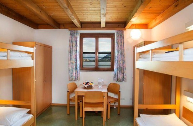 Habitación cuádruple con ducha, inodoro, para no fumadores - YOUNG HOTEL ZELL AM SEE