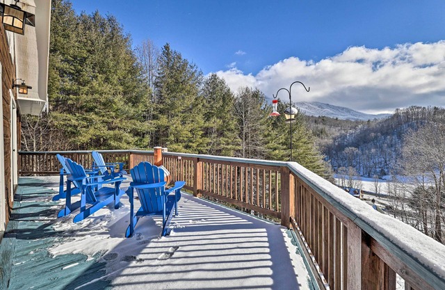 ¡NUEVO! Pintoresco escondite de Creston con vistas al monte y bañera de hidromasaje