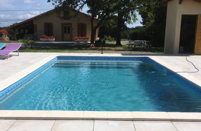 Encantadora casa con piscina cerca del circuito de Nougaro.