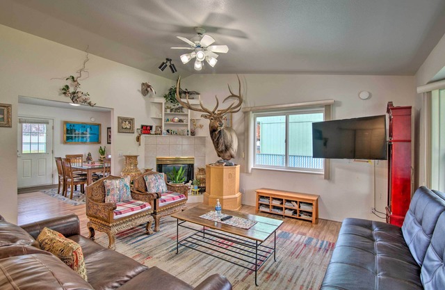 ¡NUEVO! Quaint Ranch Home w / Yard en Midtown Anchorage